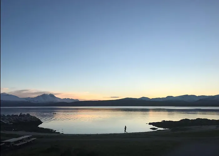 Arctic Homestay With Northern Light Viewpoint